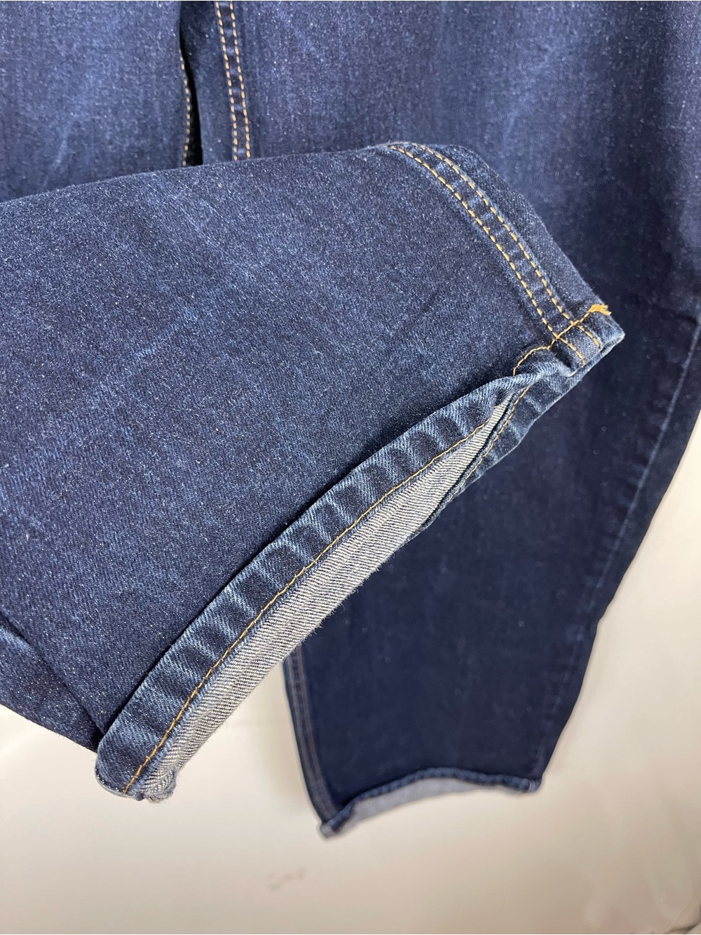 Levi’s 550 Men’s Relaxed Fit Jeans Dark Wash Blue Size 48x32 Classic Straight - Picture 3 of 7